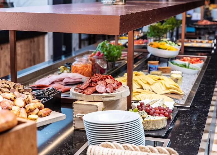 فندق سكانديك هولمينكولين بارك 4*