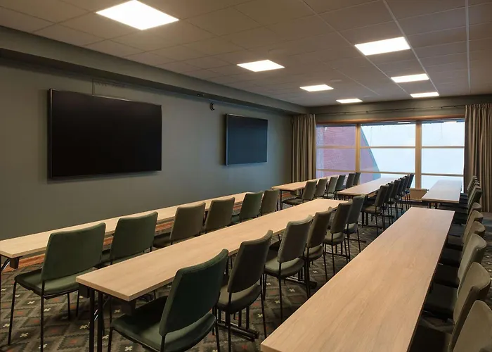 سكانديك هولمينكولين بارك 4*